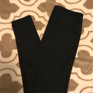 Lularoe Noir OS black leggings